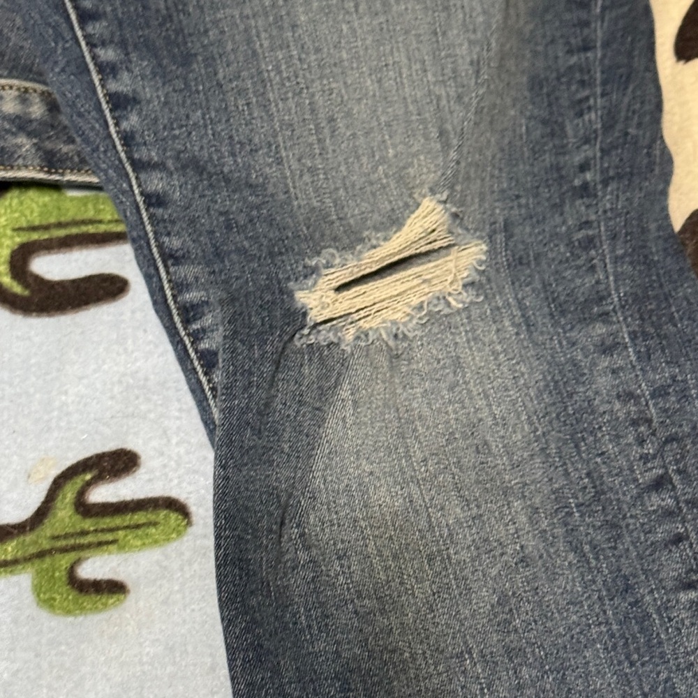 Universal Thread Ripped Denim Jeans - Picture 6 of 7